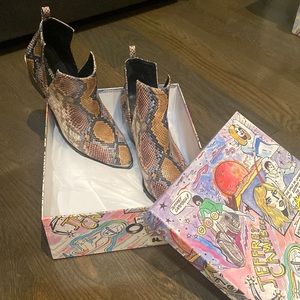 Jeffrey Campbell Cromwell booties. Grey wine snake silver. Size 11. Super cool